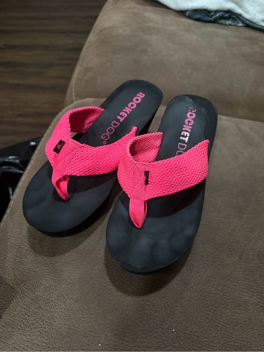 Rocket Dog Women's Black Flip Flop Sandals with Bright Pink Straps
